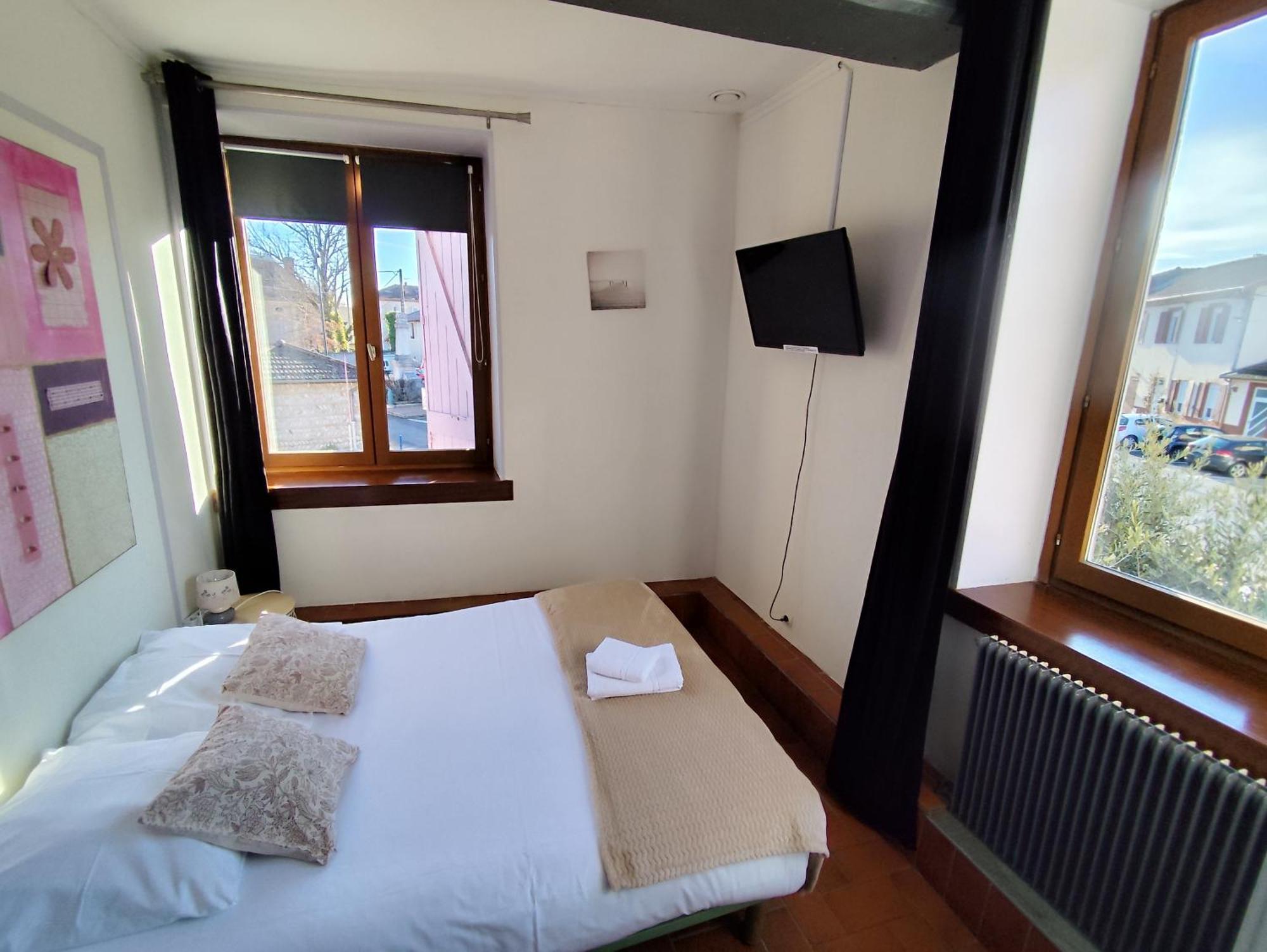 Hotel De La Place Loyettes Eksteriør bilde
