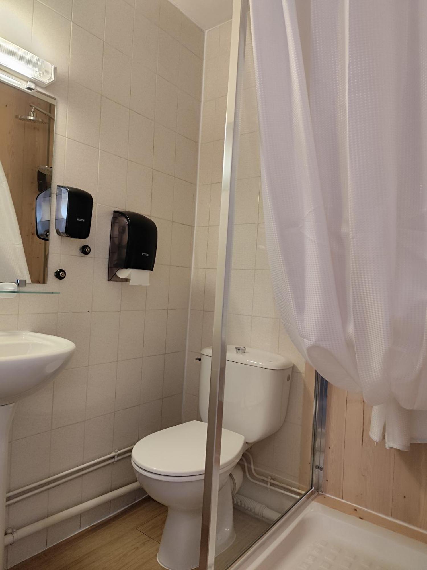 Hotel De La Place Loyettes Eksteriør bilde