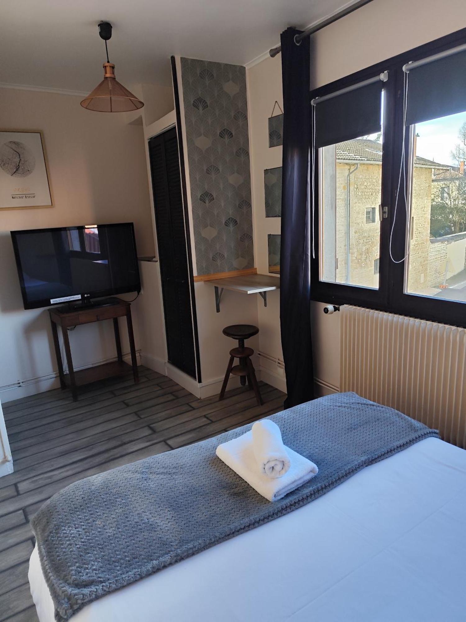 Hotel De La Place Loyettes Eksteriør bilde